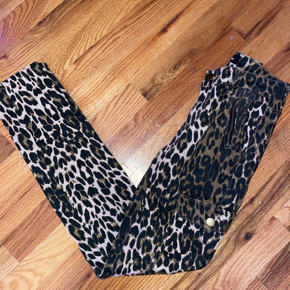 Underuse. 98% Cotton. 2% Spandex. Size 3/26